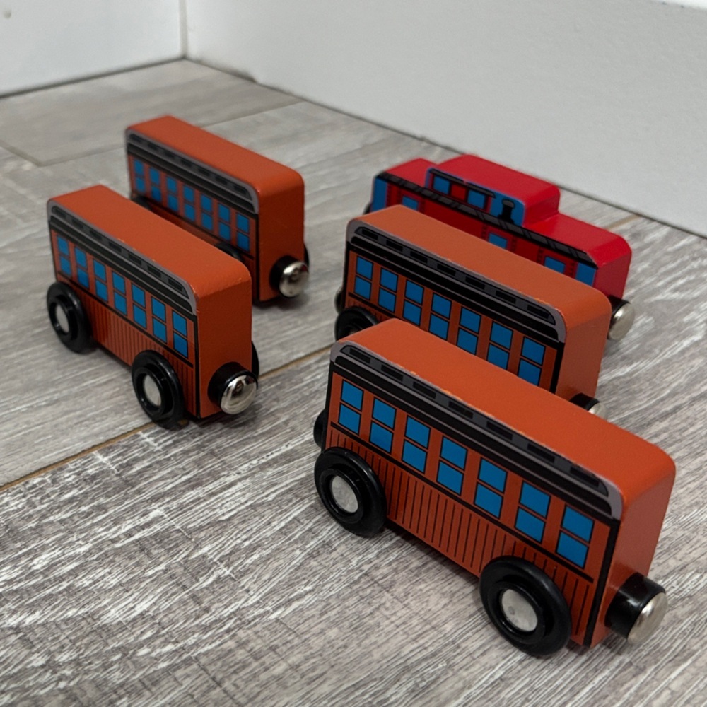Lot of Magnet Train Cars - Picture 3 of 7